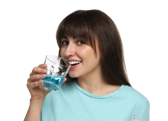 Po co używać płynu do płukania jamy ustnej?