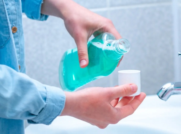 Jak często powinno się stosować płyn do płukania jamy ustnej?